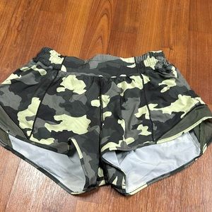 Lululemon shorts size 6